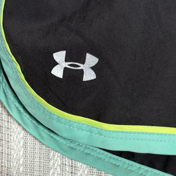 Under Armour size L Charcoal Athletic Shorts with Green Trim - Picture 2 of 3